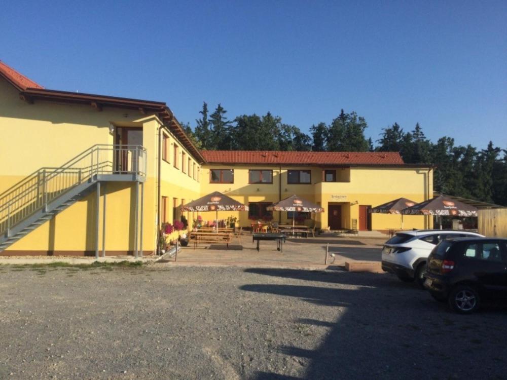 Penzion A Restaurace Zlatovlaska U Zamku Cervena Lhota Jizna Εξωτερικό φωτογραφία